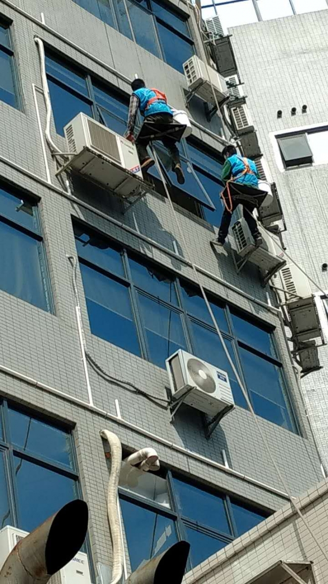 外墙窗台补漏施工